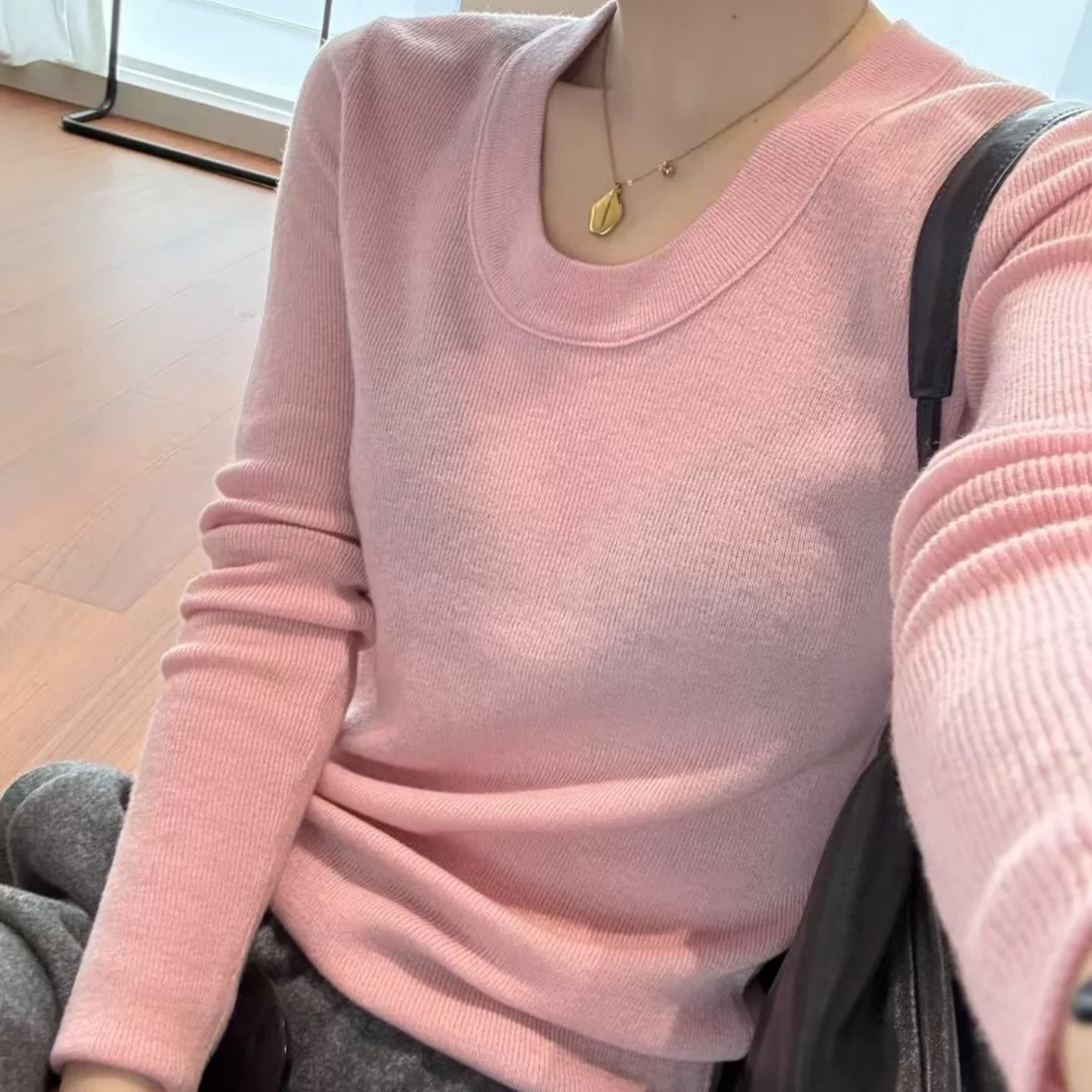2025冬新款糖果色针织衫女长袖简约款细羊毛修身弹力百搭u领毛衣