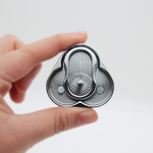 三角旋转转牌推牌侧牌手推响币推币解压手把件ppb