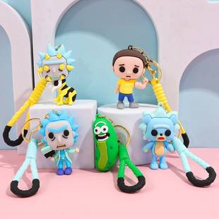 2025款卡通瑞克和莫蒂钥匙扣抽象黄瓜汽车钥匙链挂饰创意书包挂件