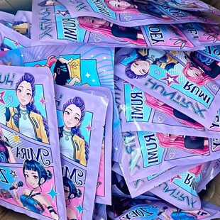 kpop猎魔女团文具大礼包动漫周边学习用品盲袋佐伊鲁米咕卡贴纸本