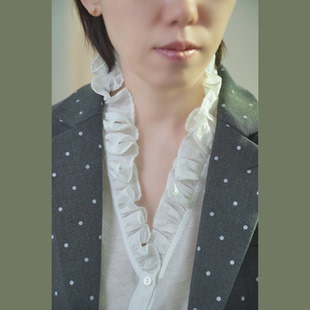 由内而外散发的女人味~荷叶边醋酸天丝白色高级感V领上衣