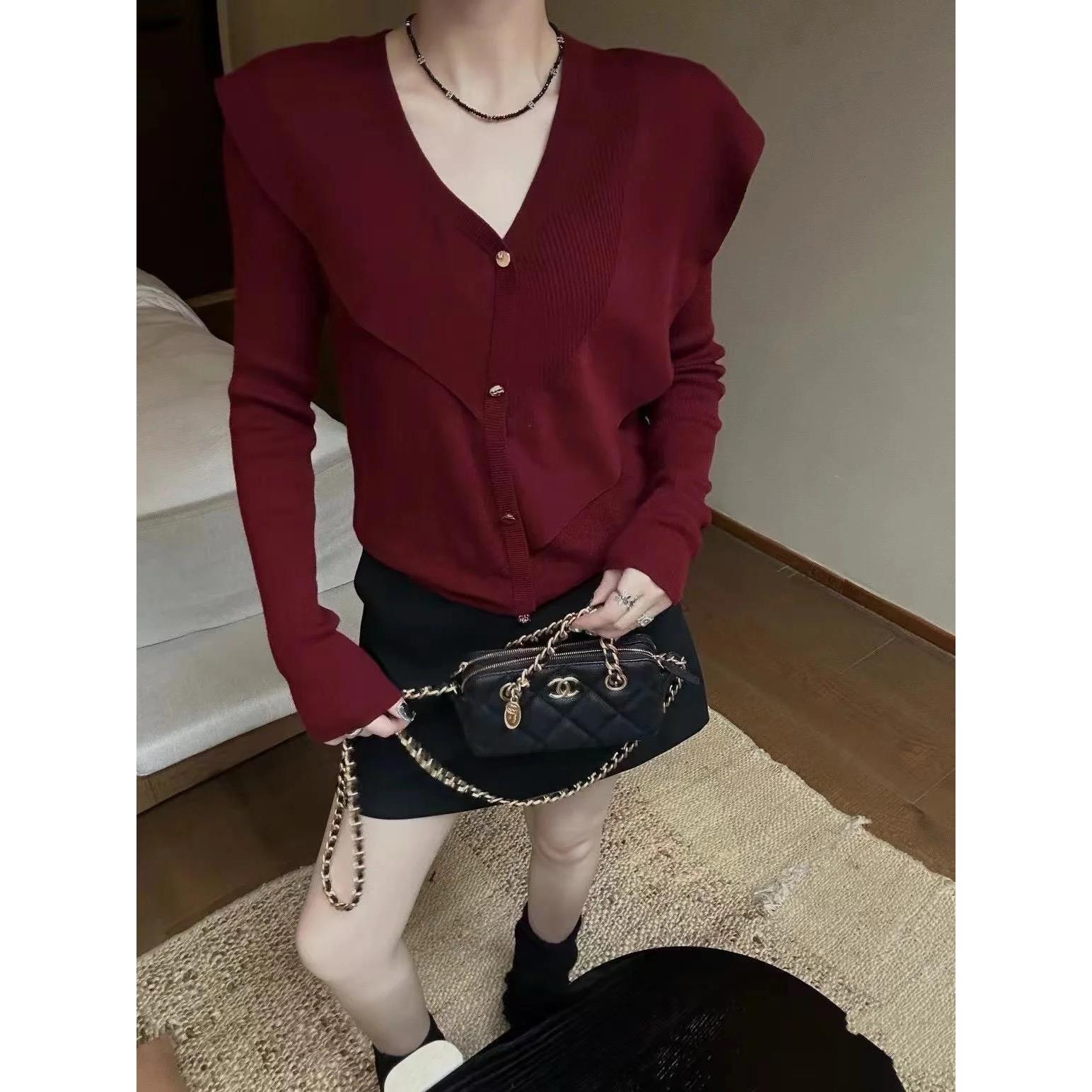 上衣荷叶边V领针织衫女羊毛衫