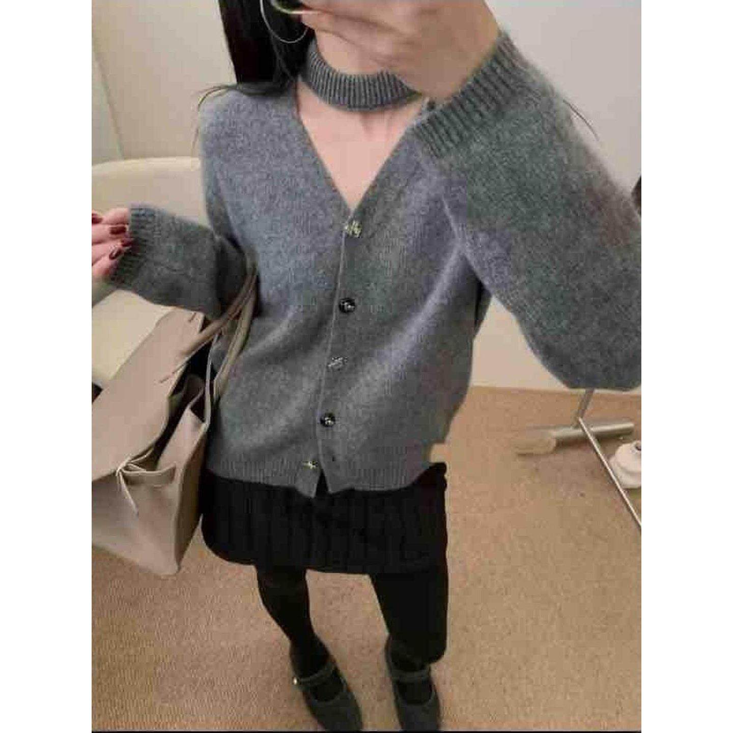 欧货2025冬季新时尚挂脖镂空v领爱心单排扣针织开衫上衣显瘦百搭,女装/女士精品,毛针织衫,淘宝优惠券,粉丝福利购,淘宝优惠卷