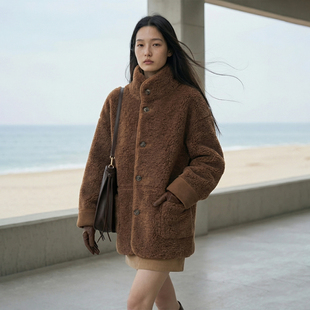 COMMON Niche」100%纯羊毛麂皮绒双面皮毛一体翻领外套 VALUE「龛