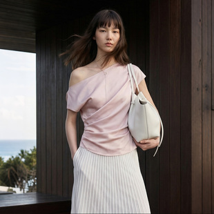 上衣T恤女26夏新款 VALUE「粉雾玫瑰」不对称斜肩收腰修身 COMMON