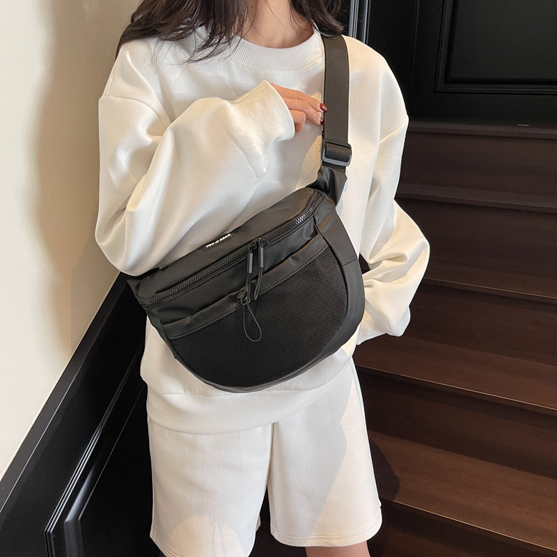 单肩斜挎包包2025新款大容量胸包男女运动骑行背包休闲防水通勤包