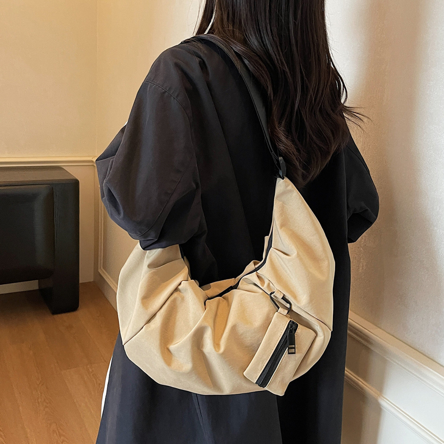 女士大容量斜挎饺子包韩版ins褶皱新月包2025新款休闲单肩通勤包