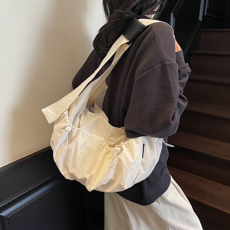 休闲单肩包女包2025新款百搭轻便旅游包上课通勤斜挎包手提托特包