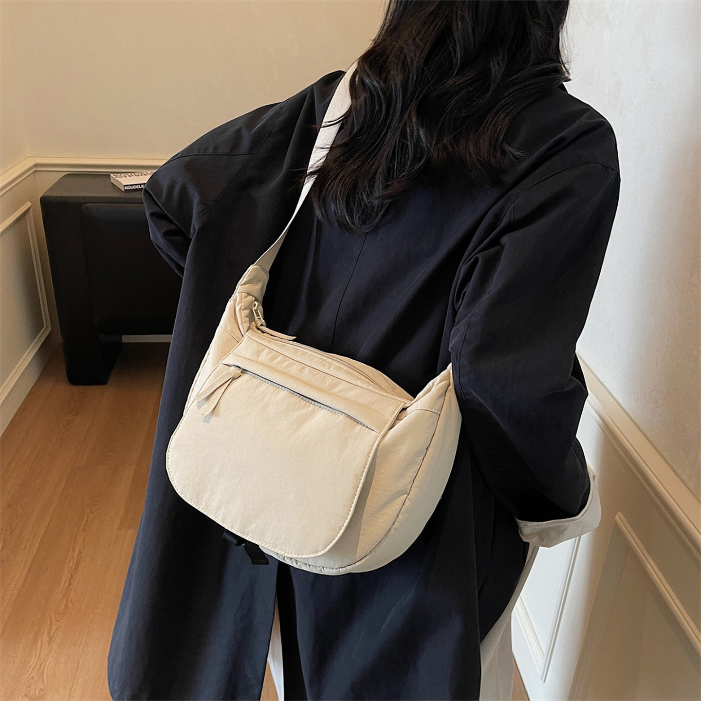 新款休闲简约风单肩包女式轻便大容量百搭斜挎包日常通勤包小挎包