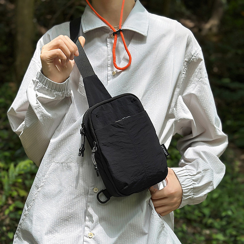 韩版户外百搭轻便通勤斜挎包男女款胸包尼龙布小包简约休闲手机包