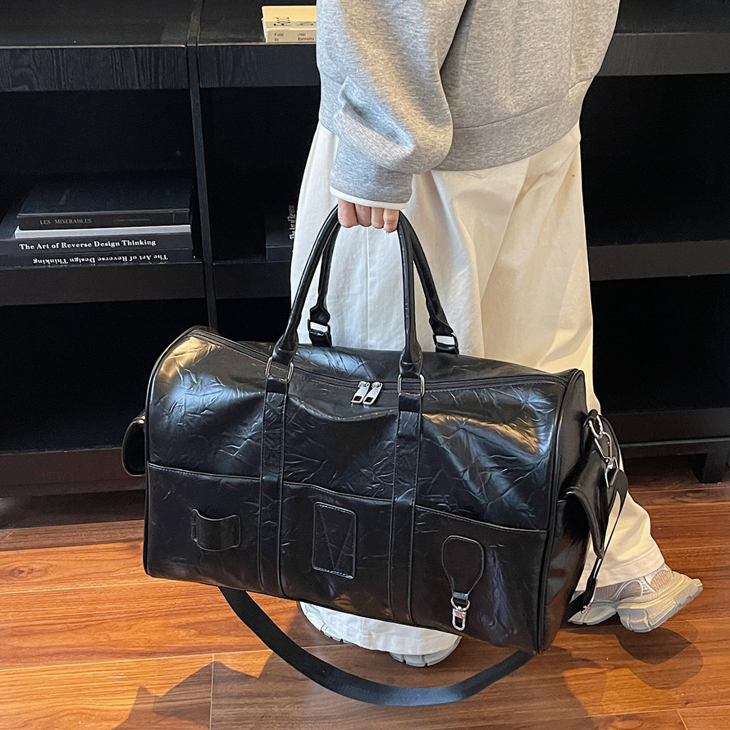 大容量PU软皮手提包女时尚潮流黑色出差旅行包防水通勤单肩斜挎包