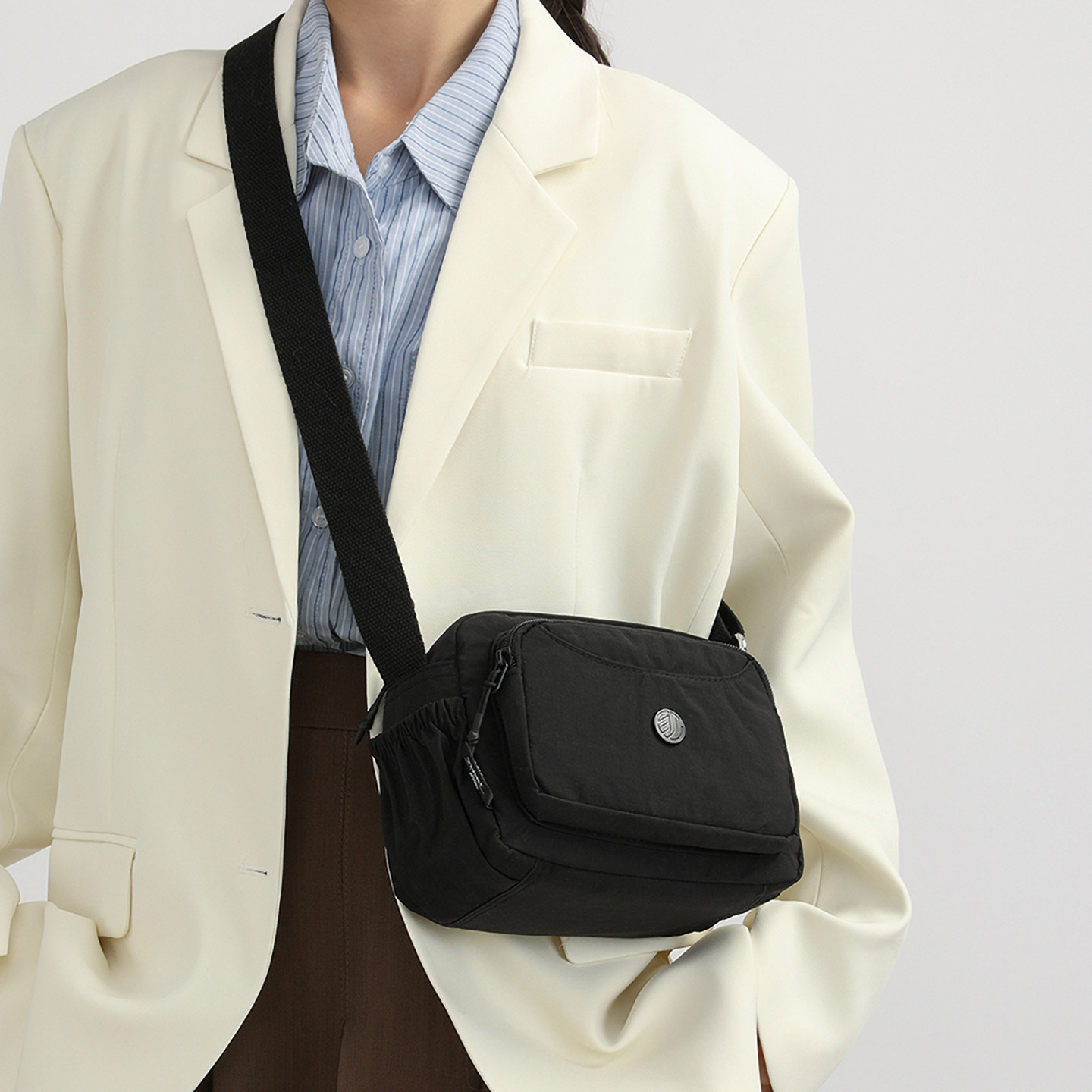 多层轻便大容量通勤单肩包休闲百搭防水女包简约斜挎妈咪手机小包