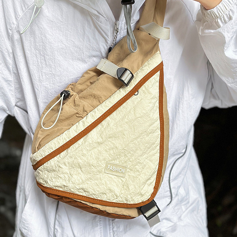 胸包新款轻便防水大容量斜挎背包拼色通勤手提包男女户外胸前小包