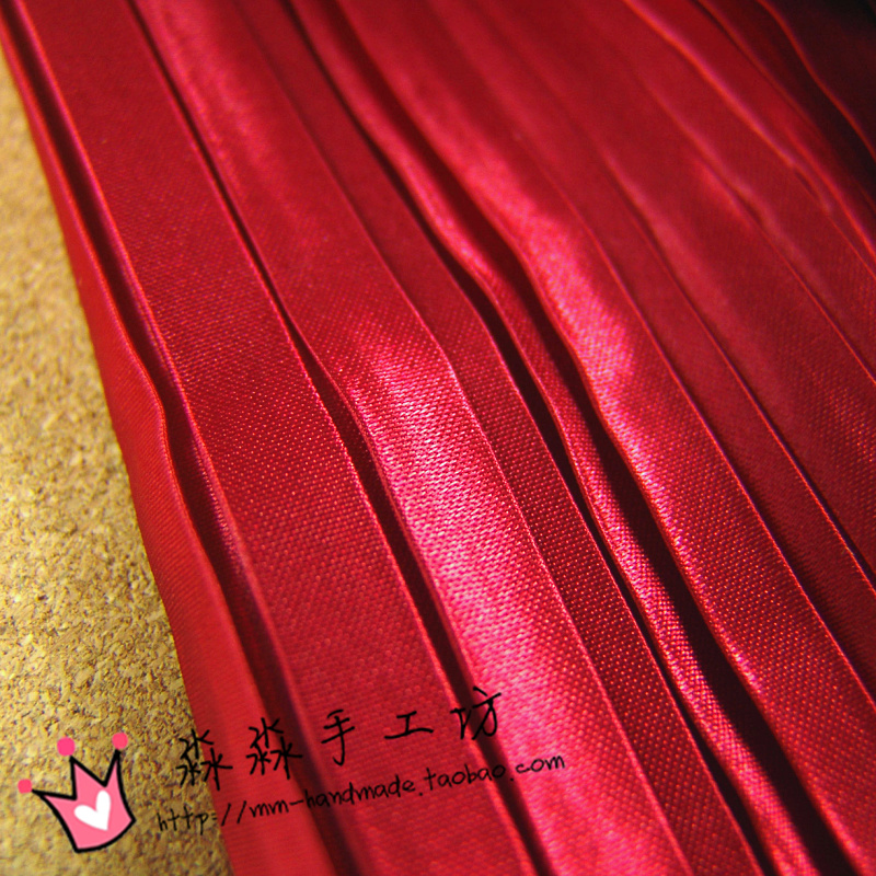 服饰新品布料 红色亮面风琴褶百褶缎面色丁布 包装盒舞台装饰面料