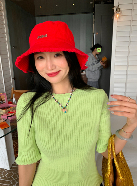 落落狷介开春穿搭女套头绿色针织衫2025年新款五分袖上衣收腰显瘦
