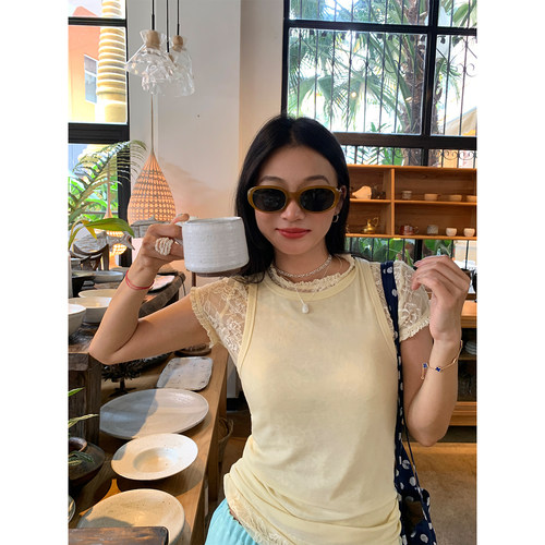 落落狷介短袖蕾丝拼接T恤女