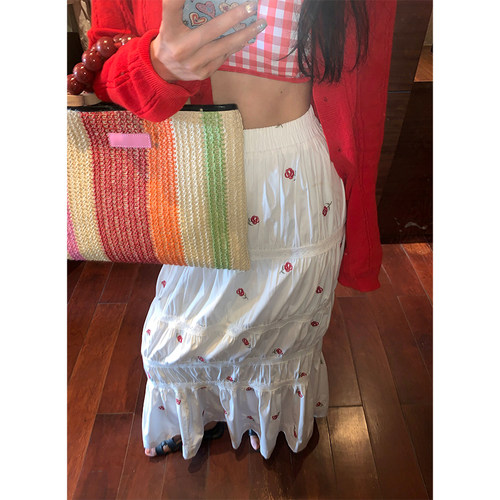 落落狷介刺绣小个子半身裙女