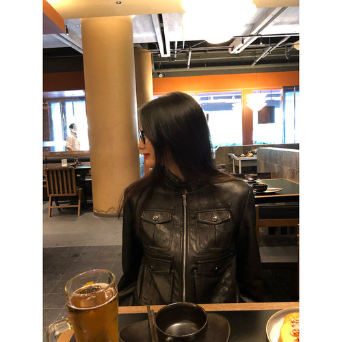 落落狷介短款PU皮衣外套女