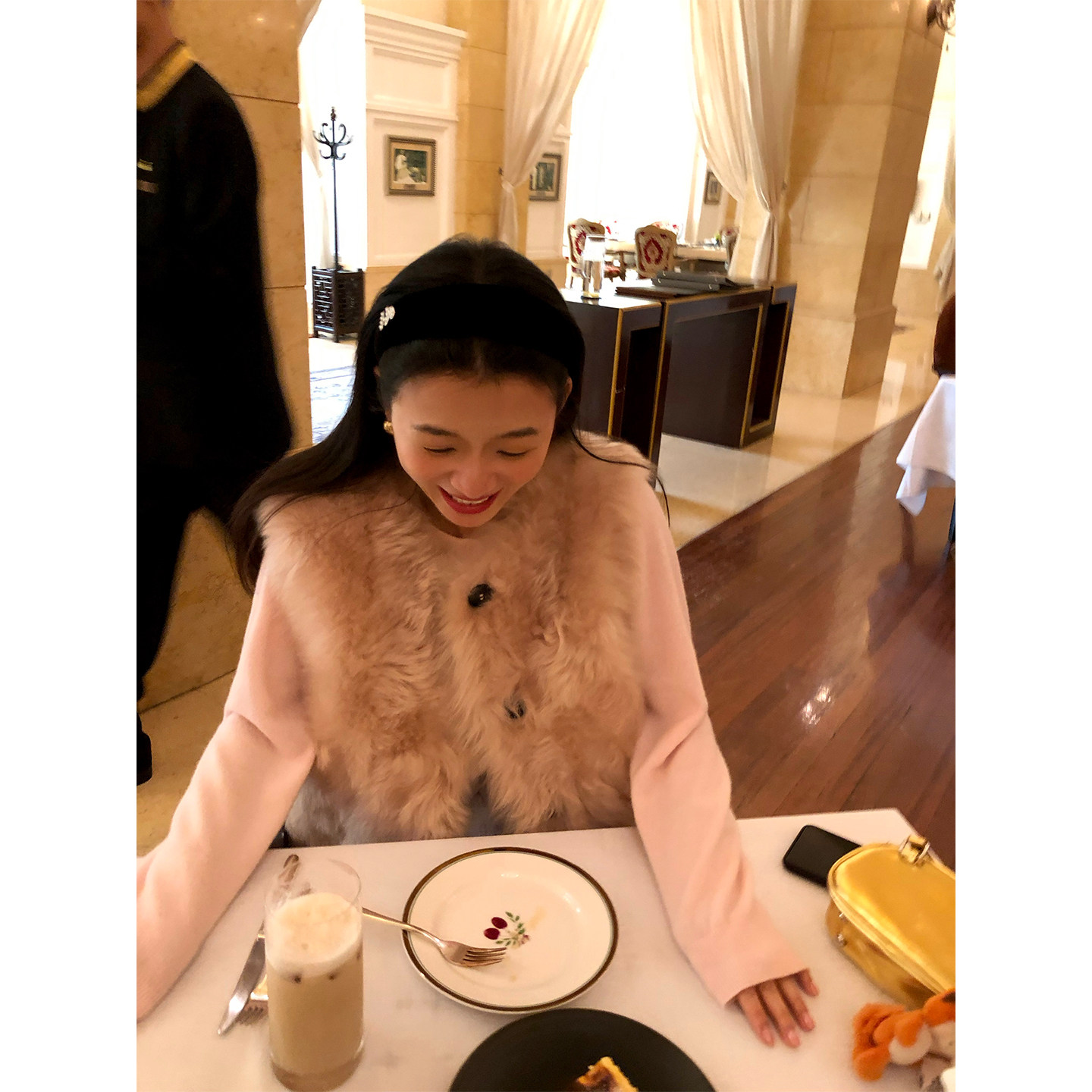 落落狷介托卡皮毛一体女外套