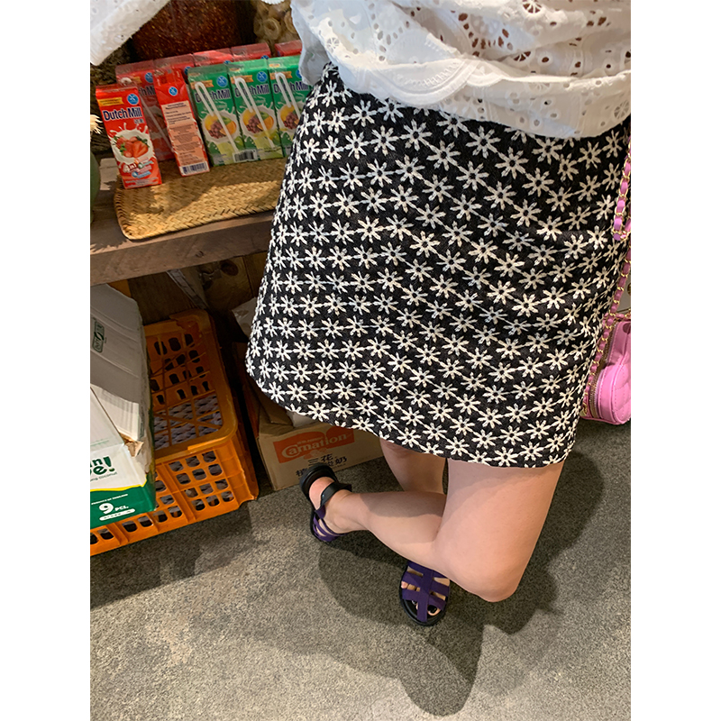 落落狷介小个子包臀裙女
