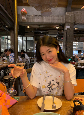 落落狷介 夏日ootd穿搭白色印花T恤女2025年新款宽松小个子上衣