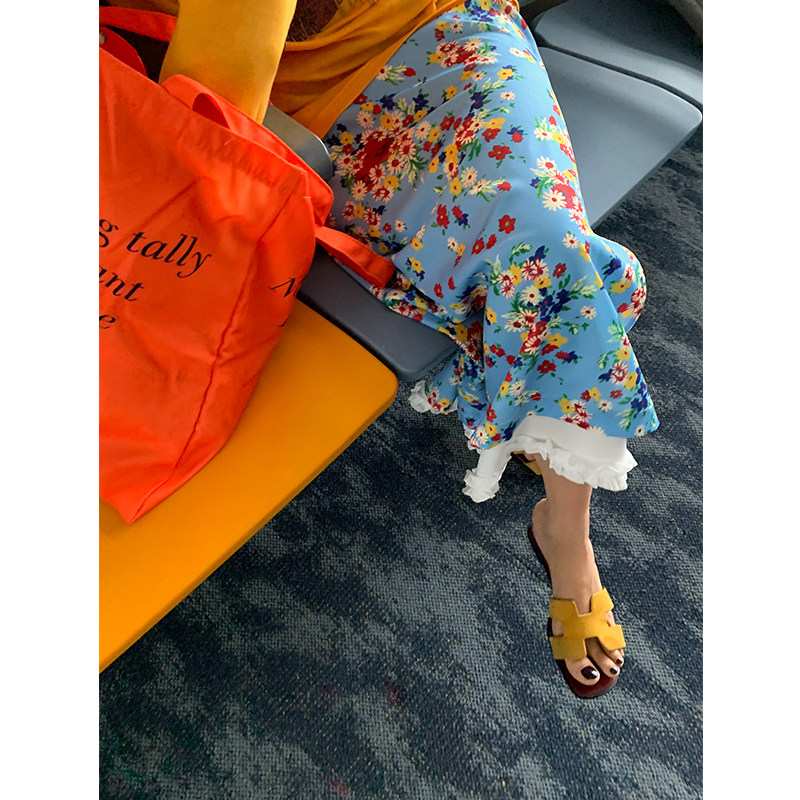 落落狷介开春漂亮半身裙2026年新款蓝色碎花半裙女小个子开衩小众