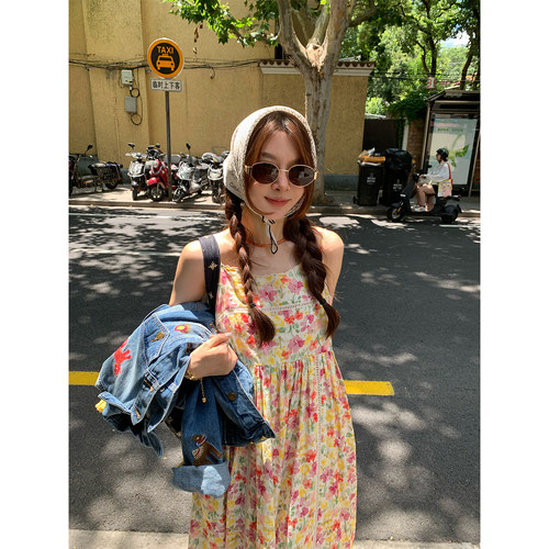 落落狷介碎花吊带连衣裙女