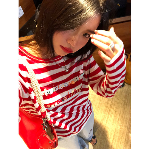 落落狷介宽松红色条纹毛衣女