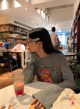 落落狷介 早秋超好看单穿上衣灰色长袖T恤女2025年新款印花小个子