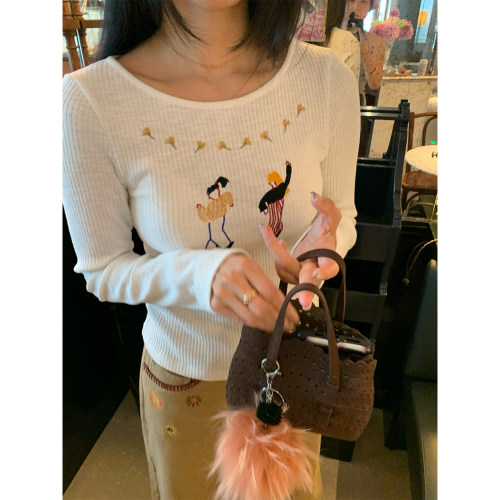 落落狷介白色针织长袖刺绣T恤女