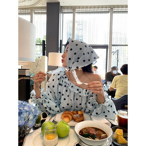 落落狷介蓝色苎麻套头衬衫女