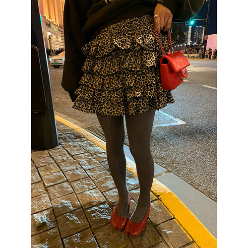 落落狷介豹纹蛋糕裙女