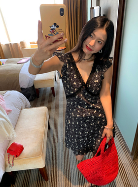 落落狷介五一出游出片穿搭无袖穿搭蕾丝拼接连衣裙女黑色碎花裙