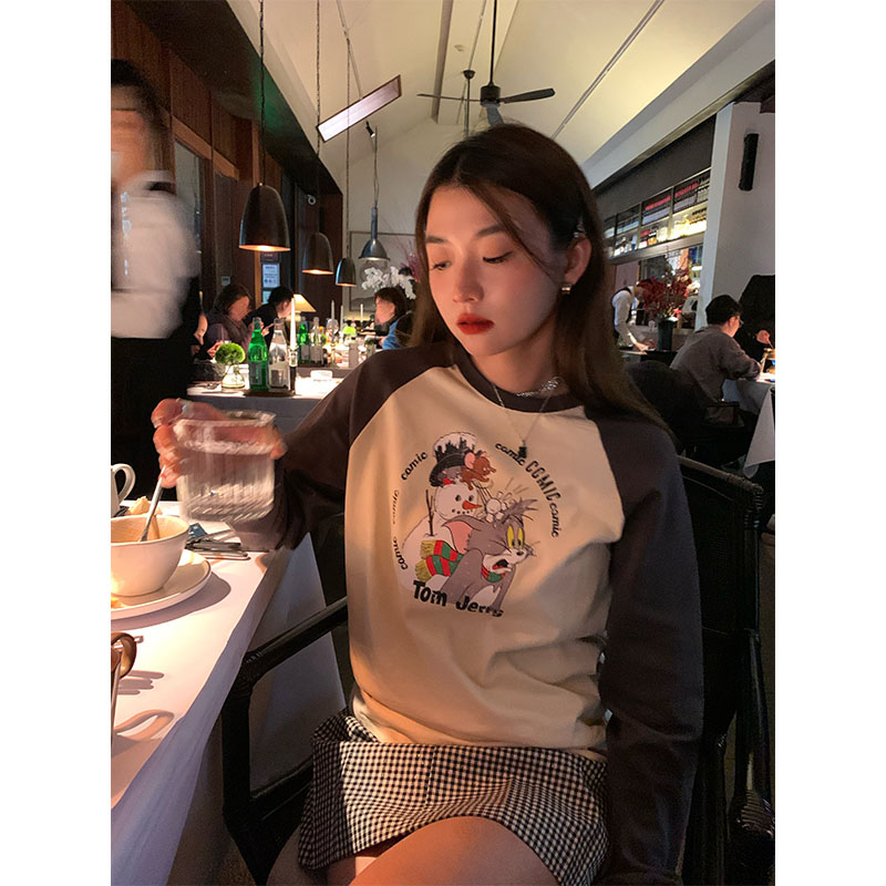 落落狷介白色长袖打底衫T恤女