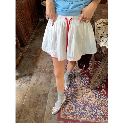 落落狷介白色休闲短裤女