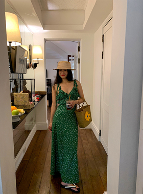 落落狷介 2026初夏穿搭绿色小个子荷叶边收腰吊带裙设计感长裙女