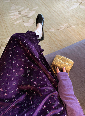 落落狷介 紫色碎花a字半身裙女2025年新款丝绒小个子半裙碎花裙