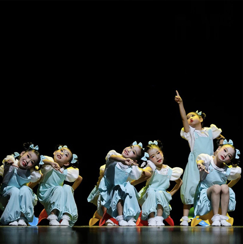 儿童演出服一年级我不怕舞蹈服书本道具幼儿园毕业班表演服蓬蓬裙