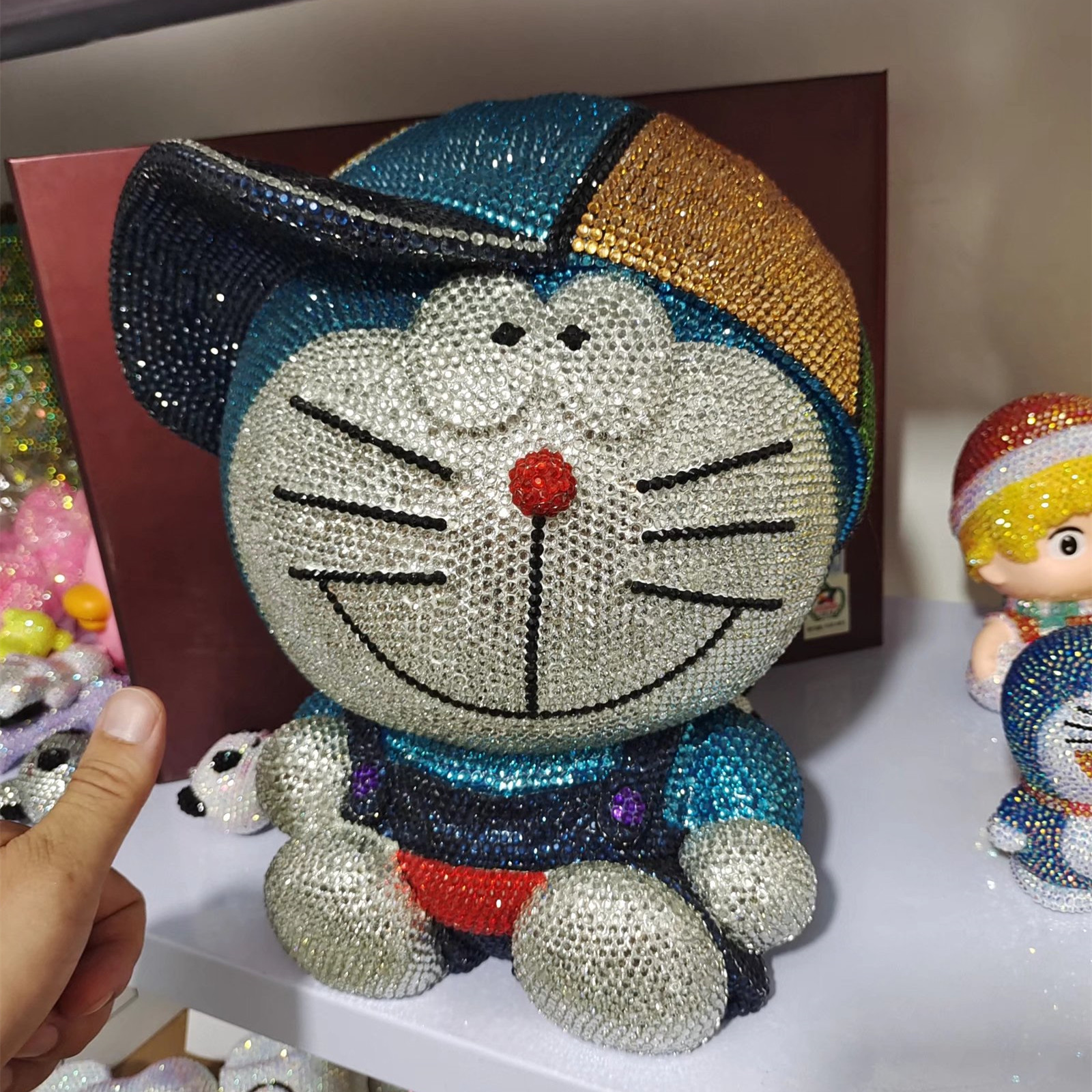 包邮叮当猫玩具带帽子镶钻摆件