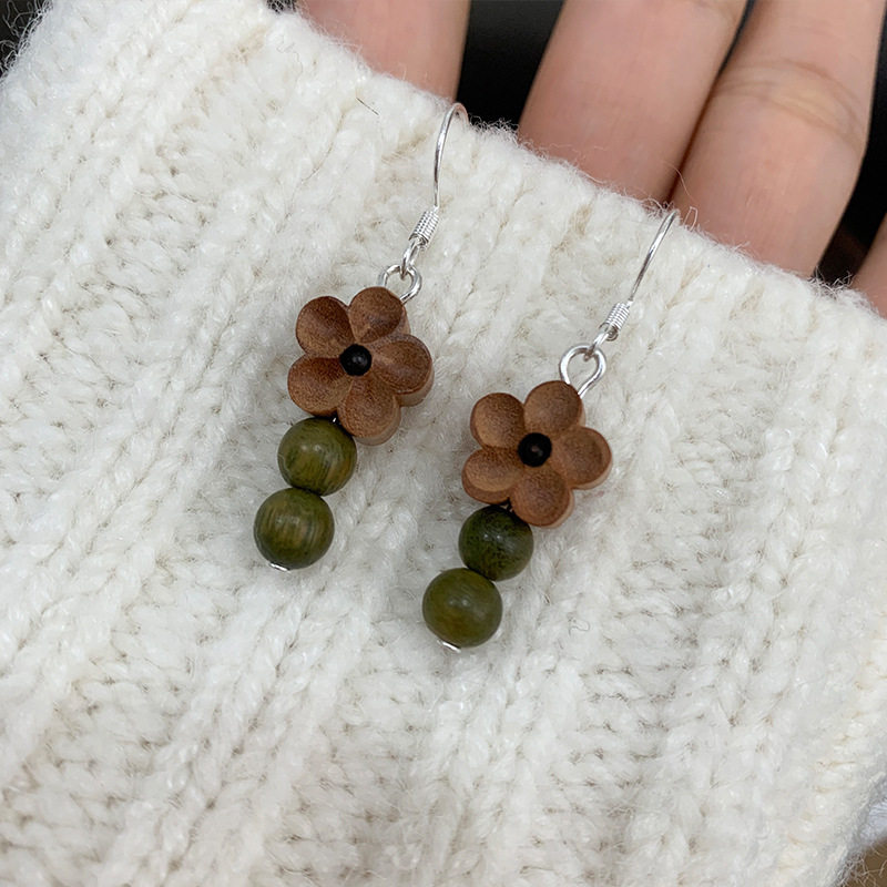 天然绿檀木桃花森系文艺手作耳环图片