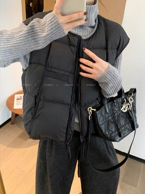 羽绒马甲女2025冬季新款时尚圆领宽松百搭90白鸭绒面包服马夹女潮