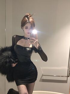 黑色网纱皮质拼接长袖收紧身包臀纯欲辣妹短款连衣裙2025冬季女装