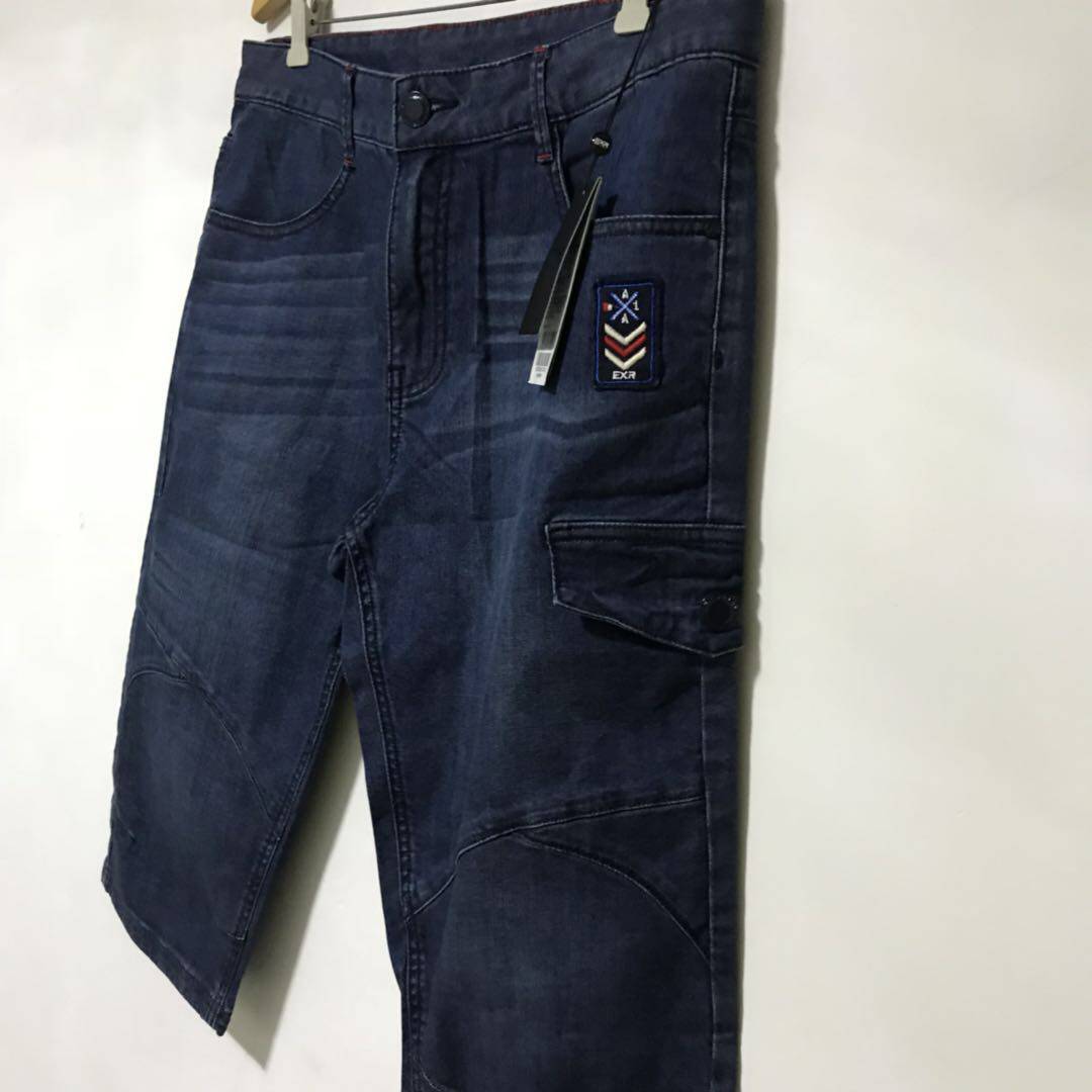 한국 트렌디 브랜드 여름 신상품 남성용 블루 7부 청바지 무료 배송 추천  제품으로 호평을 받았습니다