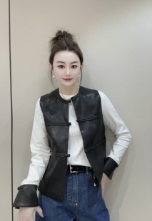 欧货国风气质时尚套装女2026春季洋气设计感PU皮马夹+t恤两件套冬