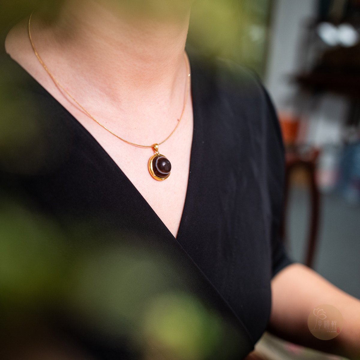 千年包金镶钻藏传至纯黑白马眼羊眼玛瑙板珠链子小吊坠挂坠项链