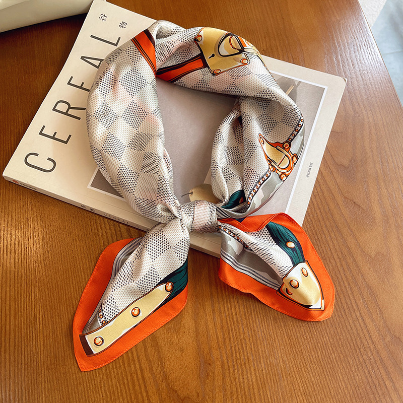 大牌范气质款棋盘格真丝中小方巾100桑蚕丝丝巾护肩颈防晒围巾女,服饰配件/皮带/帽子/围巾,围巾/丝巾/披肩,淘宝优惠券,粉丝福利购,淘宝优惠卷