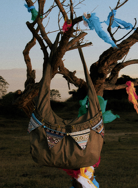 CONP 25AW 民族手工串旗斜挎流浪包