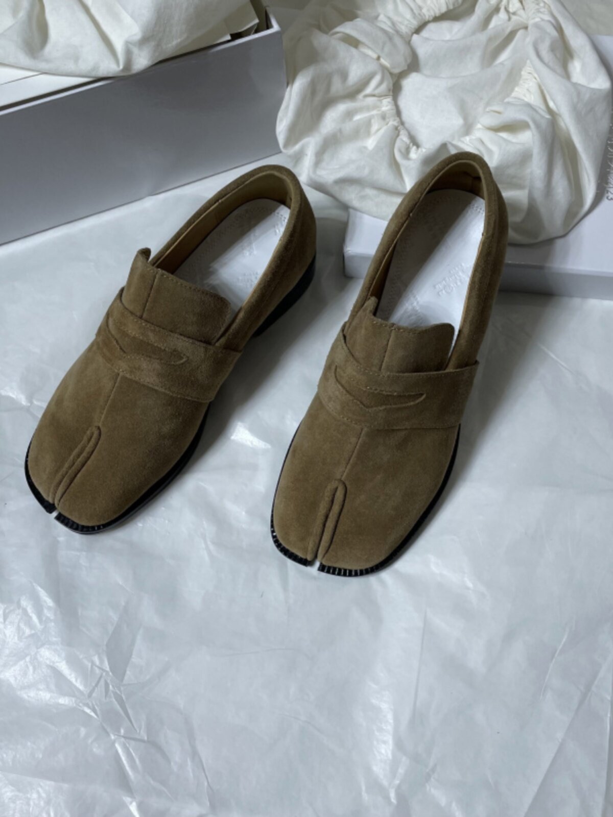 무광 남성화 족족화 갈색 편자 족발 및 양발 플랫솔 소스웨이드 남녀 동일 스타일의 버선 스플릿 슈즈