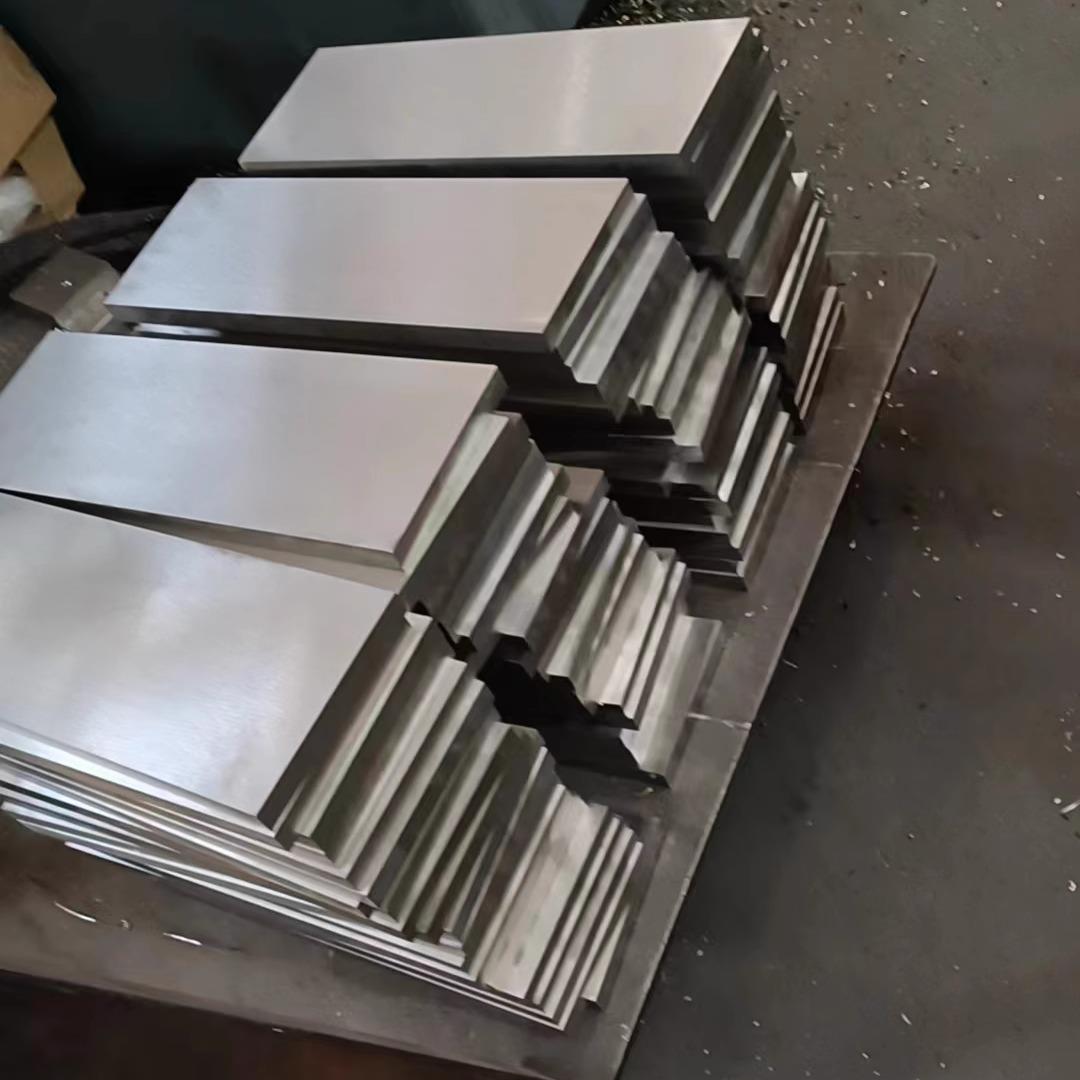 球墨铸铁棒QT500-7光亮板HT250灰口铸铁棒切割零售