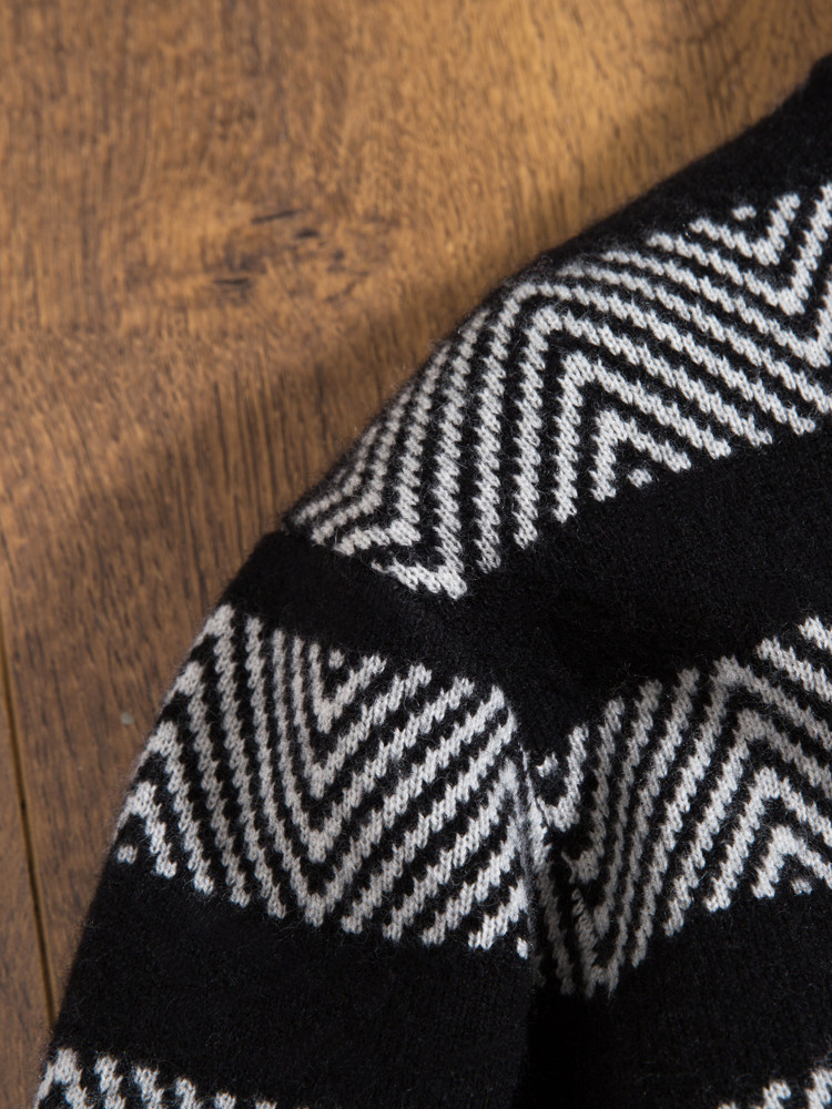 가을 겨울 남성용 흑백 스트라이프 스웨터 따뜻하고 패셔너블하고 대비되는 색상 남성용 가벼운 럭셔리 캐시미어 스웨터 100 순수 캐시미어 라운드넥 두꺼워짐